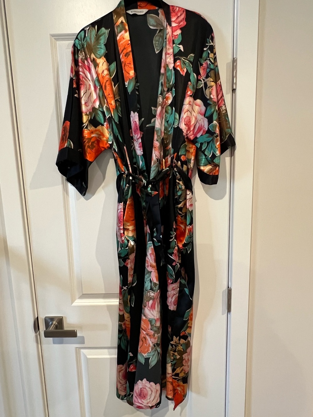 Babeyond Women’s Kimono Satin Robe with Pockets. One Size.